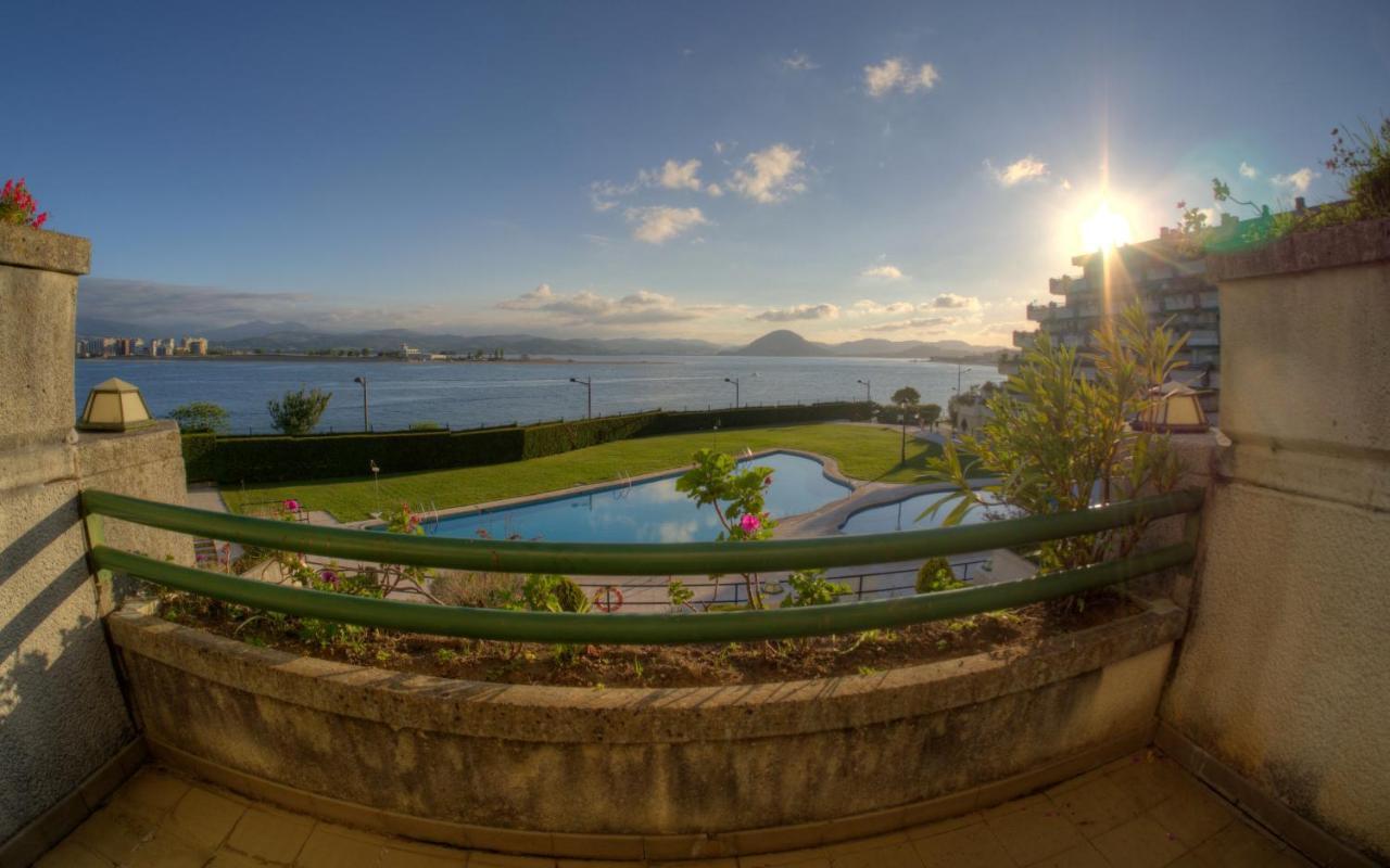 Vistamar. Primera Linea. Bahia De Santona Apartment Екстериор снимка