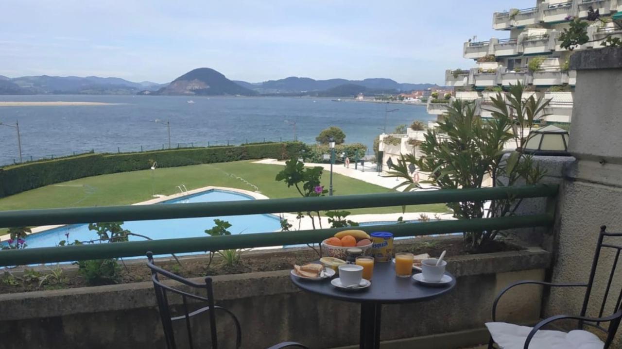 Vistamar. Primera Linea. Bahia De Santona Apartment Екстериор снимка